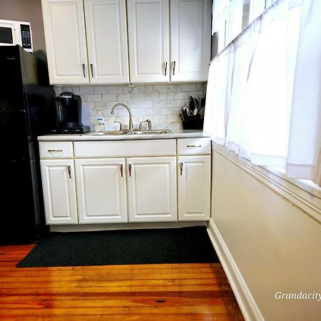 Lovely! Near Cleve Clinic/Uh/Cwru/Dwntwn W/Porch Villa Cleveland Exteriör bild